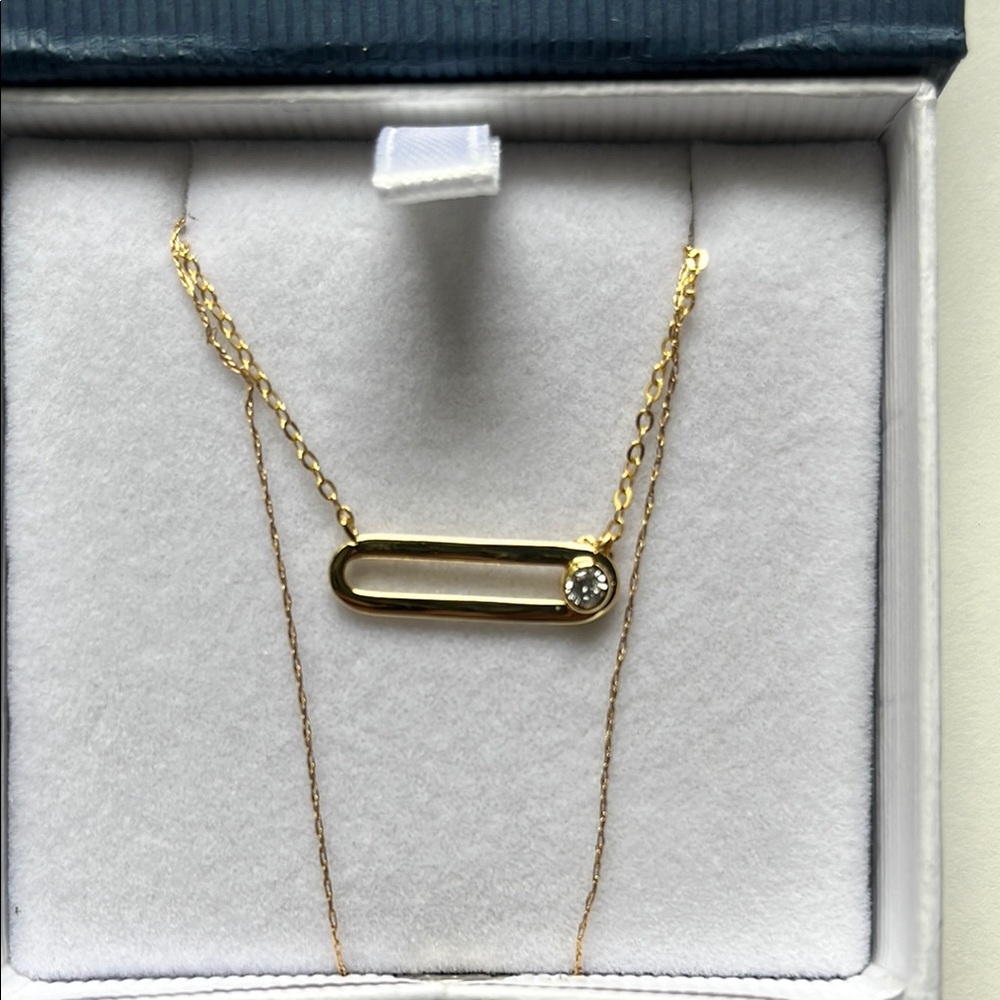 Elegant Gold Necklace with Crystal Accent